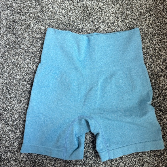 Blue gym shorts seamless waist no front seam NWOT - Picture 3 of 4